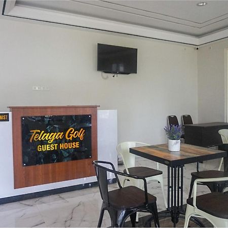 Reddoorz Near Araya Family Club House Hotell Malang Exteriör bild