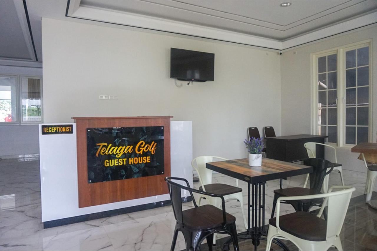 Reddoorz Near Araya Family Club House Hotell Malang Exteriör bild
