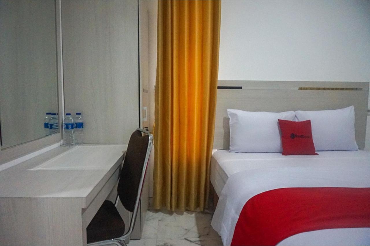 Reddoorz Near Araya Family Club House Hotell Malang Exteriör bild